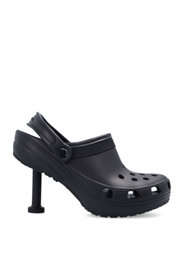 SchaferandweinerShops AG - Crocs is back and unveil a banana